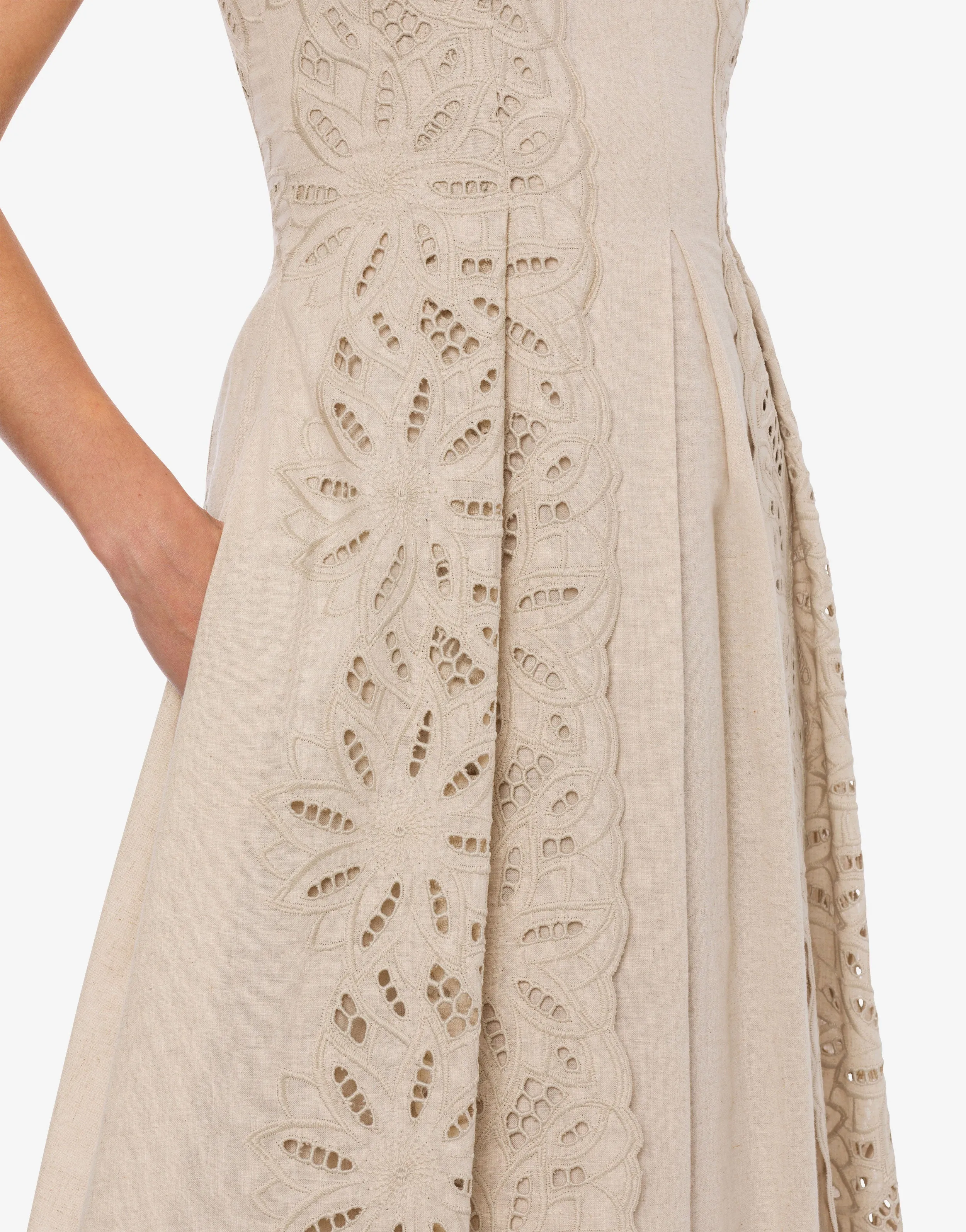 Dress in Cotton Linen with Flower Embroidery